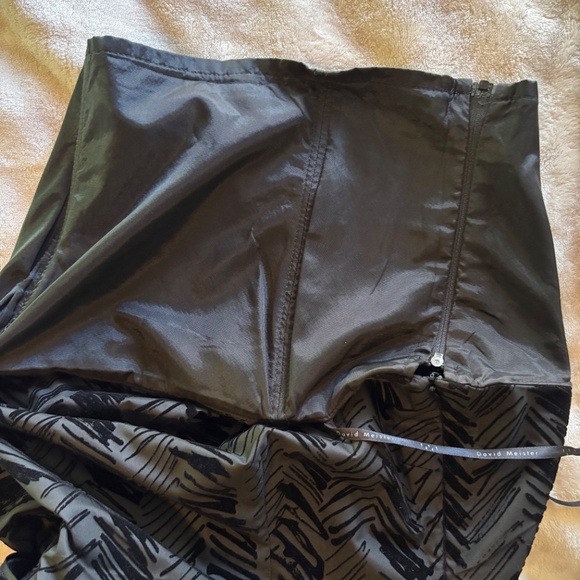 Like new Women's David Meister size 6 formal black strapless dress. - Picture 8 of 8